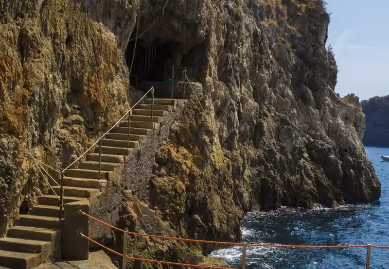 Grotto Dello Smeraldo Amalfi Italy