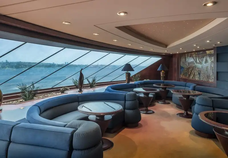 Yacht Club Lounge
