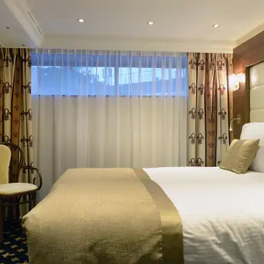 Image related to Emerald Deck Suite