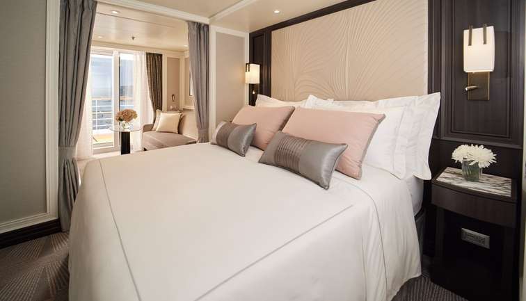 Deluxe Veranda Suite