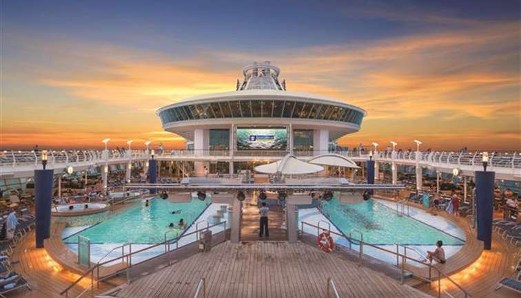 ADVENTURE OF THE SEAS Pool deck