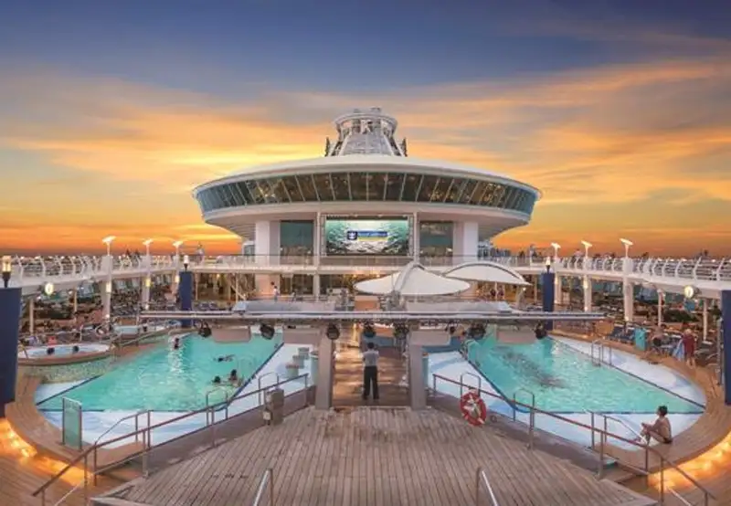 ADVENTURE OF THE SEAS Pool deck
