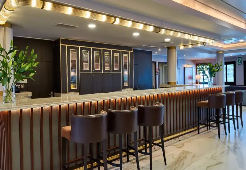 Lounge Bar