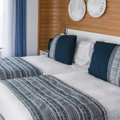 Room on Le Laperouse 