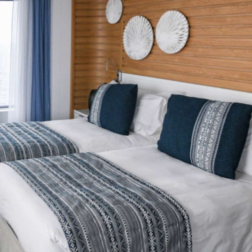 Room on Le Laperouse 