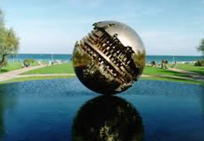 Sfera Grande di Pomodoro