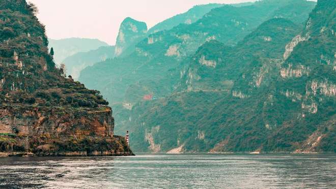 Embark on a Journey Through the Yangtze River
