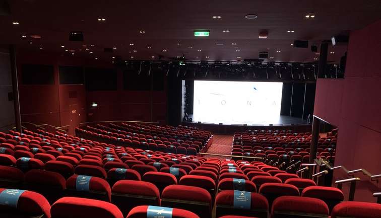 P&O Iona - Theatre