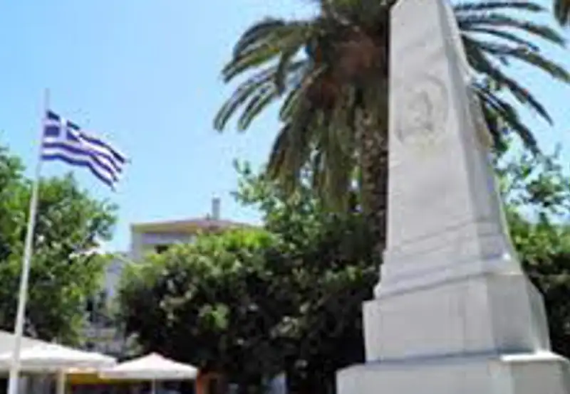 Relax in Three Admirals Square