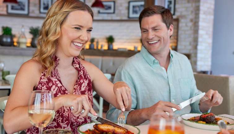couple at dinner