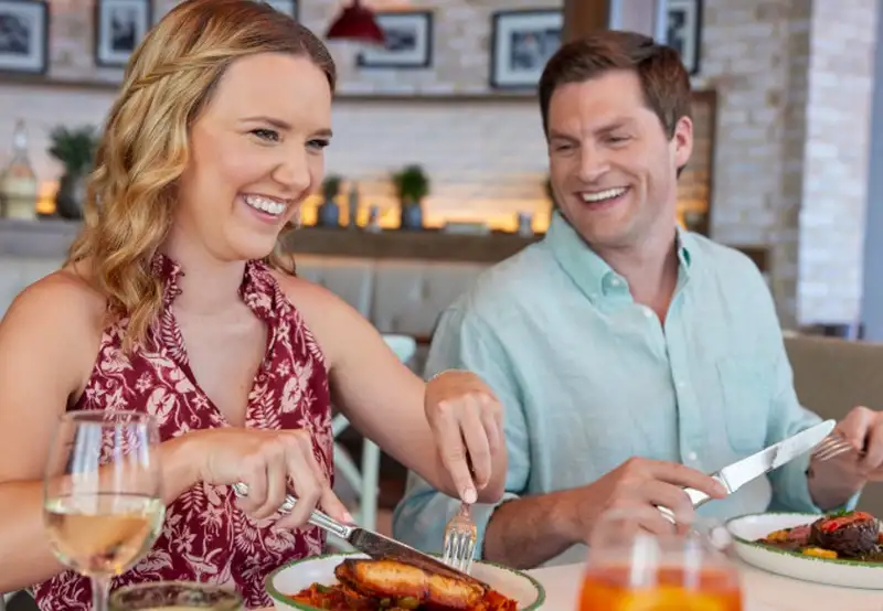 couple at dinner