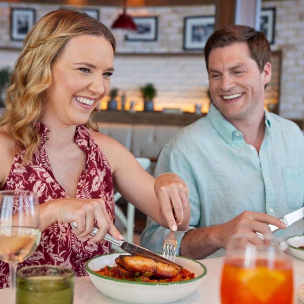 couple at dinner
