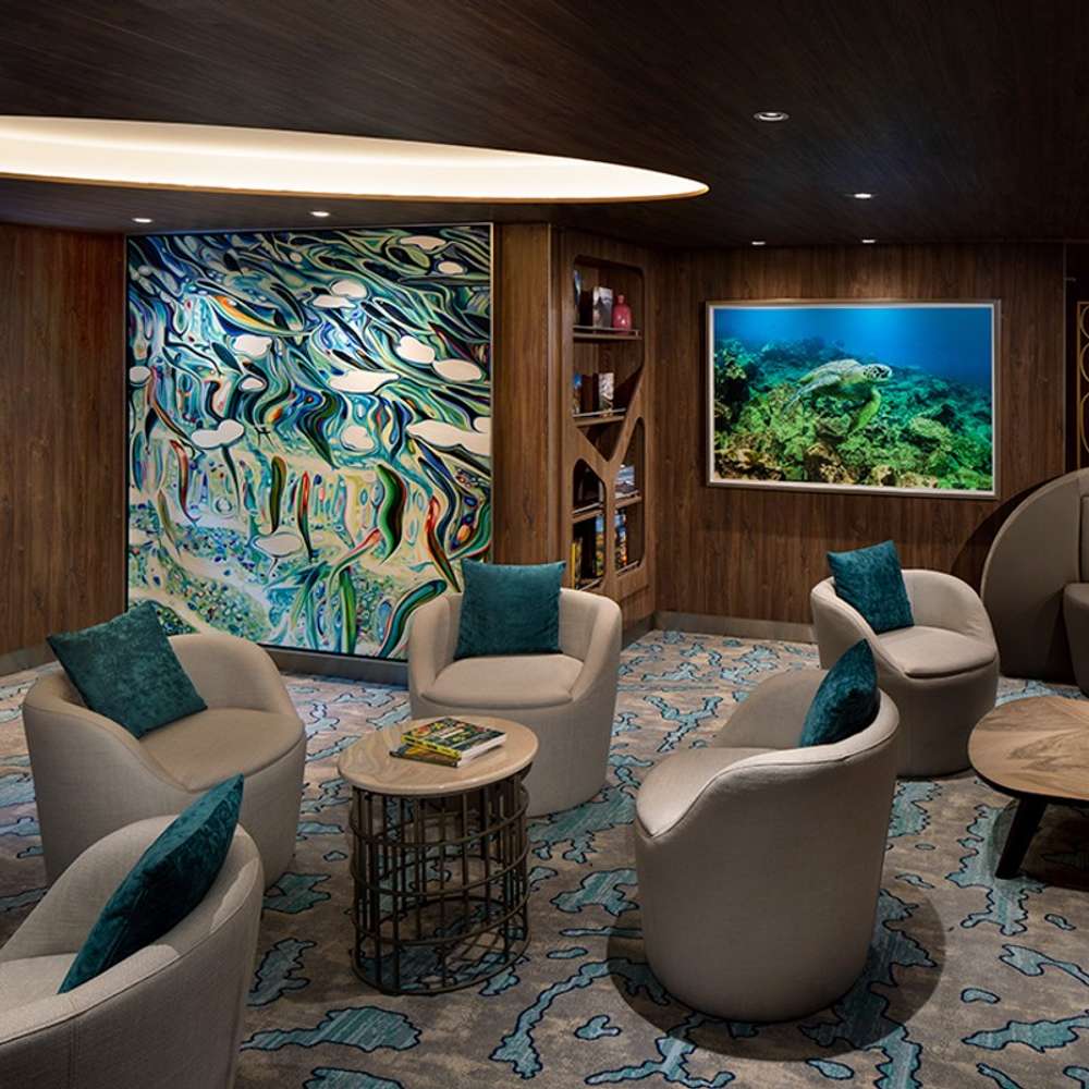 Naturalist Lounge