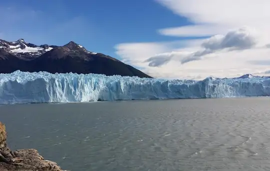 El Brujo Glacier - cruising
