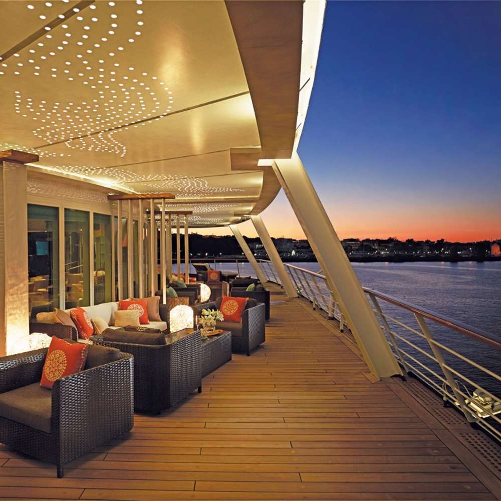 Horizon Lounge